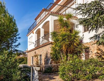 GRIFEU 10 – Apartment with outside terrace