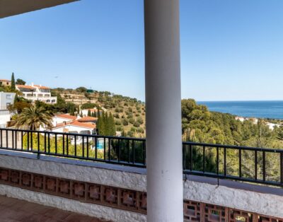 GRIFEU 05 –Appartement lumineux avec terrasse et vue sur mer