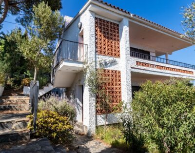 GRIFEU 06 –Appartement lumineux avec terrasse et vue sur mer