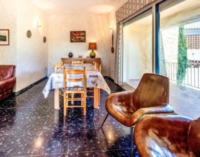 GRIFEU 14 – Apartament amb terrassa exterior i jardí