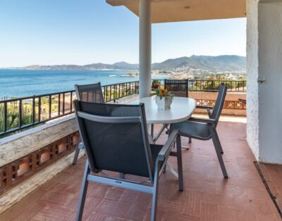 GRIFEU 05 –Appartement lumineux avec terrasse et vue sur mer