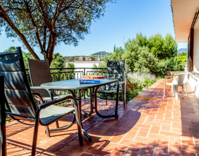 GRIFEU 08 – Appartement avec une agréable terrasse extérieure
