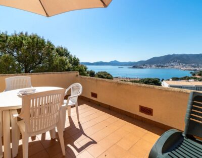 CAP RAS 03 – Appartement au dernier étage avec vue sur mer