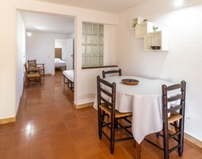 GRIFEU 15 – Apartament petit amb patí