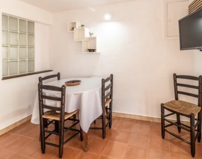 GRIFEU 15 – Apartament petit amb patí