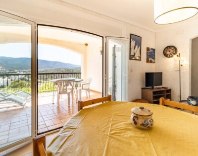 GRIFEU 11 – Apartament amb terrassa i vista panoràmica