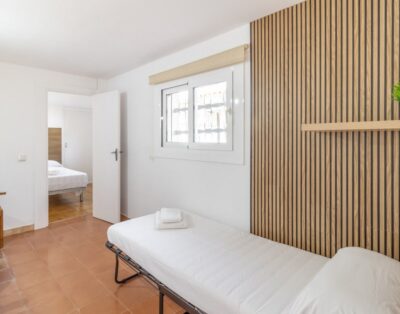 GRIFEU 15 – Apartament petit amb patí