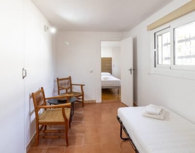 GRIFEU 15 – Apartament petit amb patí