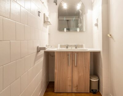 GRIFEU 15 – Apartament petit amb patí