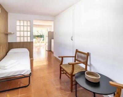 GRIFEU 15 – Apartament petit amb patí