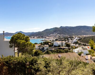 GRIFEU 12 – Estudi amb vistes a la muntanya i costa