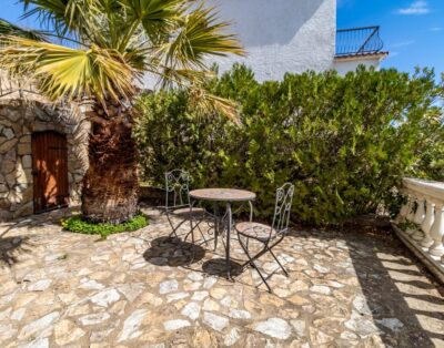 GRIFEU 12 – Estudi amb vistes a la muntanya i costa