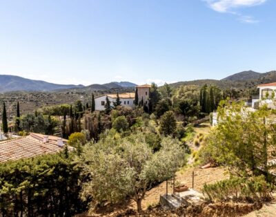 GRIFEU 12 – Estudi amb vistes a la muntanya i costa