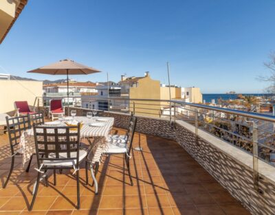 PORT DE LLANÇÀ 37 – Ático con terraza y vistas al mar