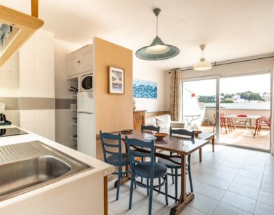 PORT DE LLANÇÀ 43 – Ático con piscina comunitaria
