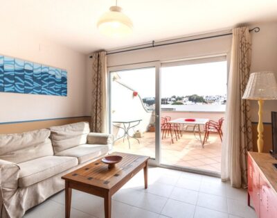 PORT DE LLANÇÀ 43 – Ático con piscina comunitaria