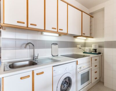 PORT DE LLANÇÀ 43 – Ático con piscina comunitaria