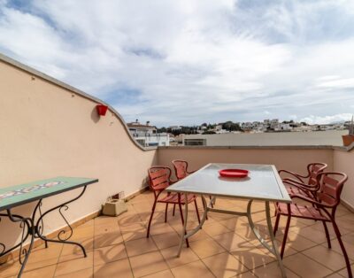 PORT DE LLANÇÀ 43 – Ático con piscina comunitaria