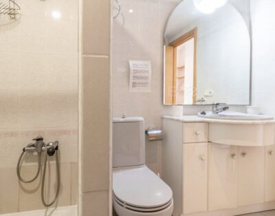 PORT DE LLANÇÀ 43 – Ático con piscina comunitaria