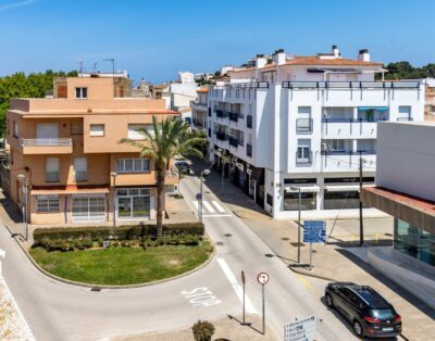 PORT DE LLANÇÀ 43 – Ático con piscina comunitaria