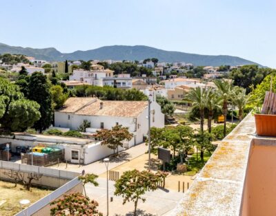PORT DE LLANÇÀ 43 – Ático con piscina comunitaria