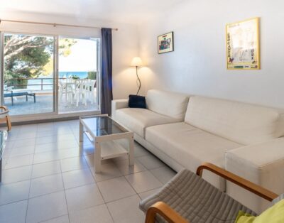 GRIFEU 15.1 – Casa adossada amb piscina comunitària i vistes
