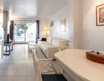 GRIFEU 15.1 – Casa adossada amb piscina comunitària i vistes