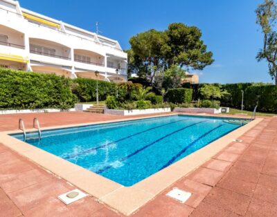 GRIFEU 15.1 – Casa adossada amb piscina comunitària i vistes