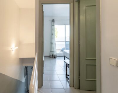 GRIFEU 15.1 – Casa adossada amb piscina comunitària i vistes