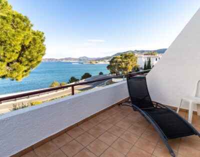 GRIFEU 15.1 – Casa adossada amb piscina comunitària i vistes