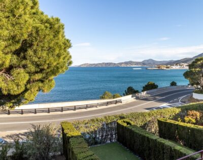 GRIFEU 15.1 – Casa adossada amb piscina comunitària i vistes
