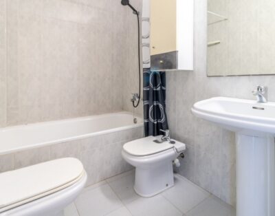 GRIFEU 15.1 – Casa adossada amb piscina comunitària i vistes