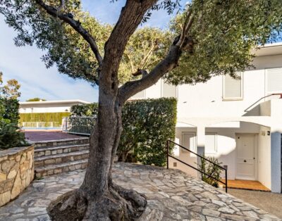 GRIFEU 15.1 – Casa adossada amb piscina comunitària i vistes