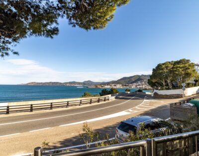 GRIFEU 15.1 – Casa adossada amb piscina comunitària i vistes