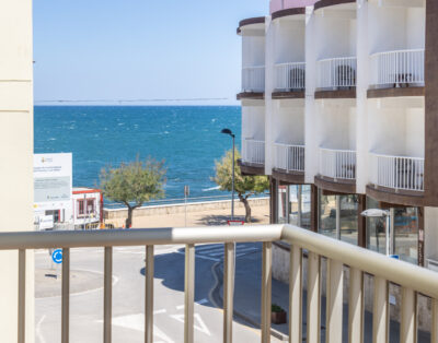 01 CODOLAR L’ESCALA – one street from the seafront