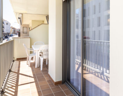 01 CODOLAR L’ESCALA – one street from the seafront