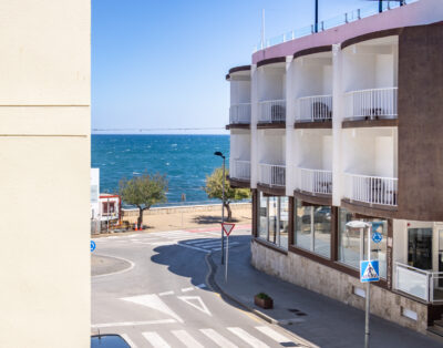 01 CODOLAR L’ESCALA – one street from the seafront