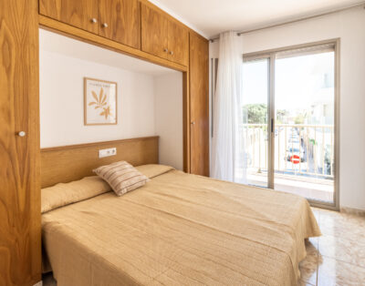 01 CODOLAR L’ESCALA – one street from the seafront